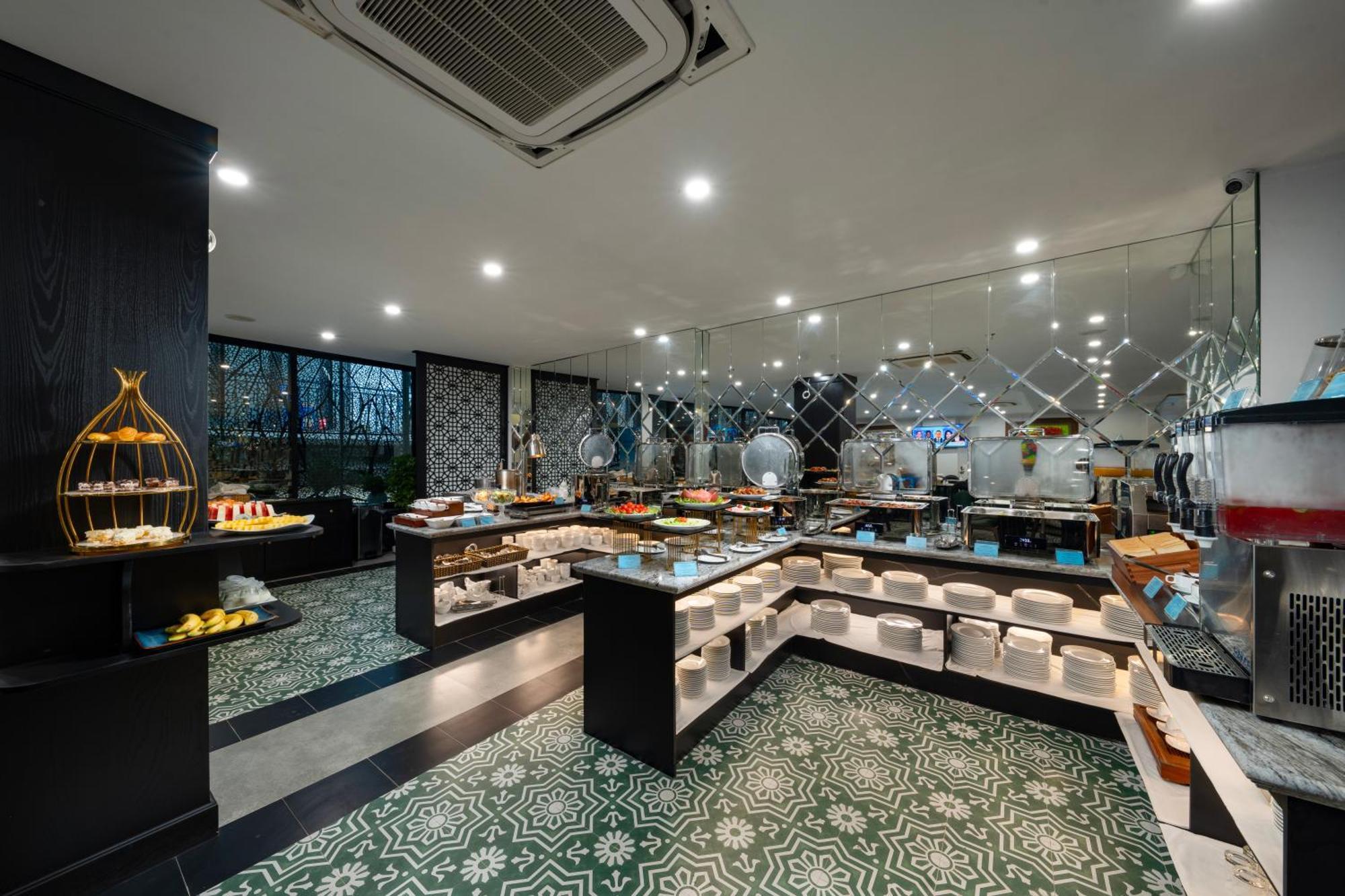 Sq Hang Gai & Khách sạn 4*